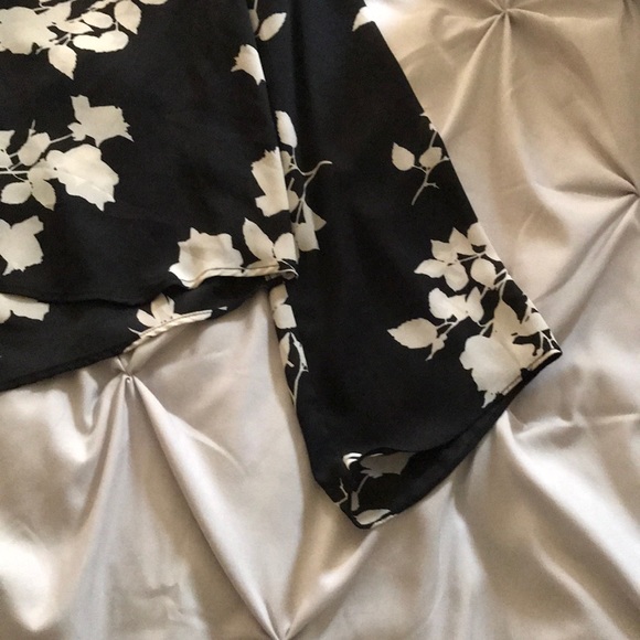 Vince Camuto Blouse Size XS - Picture 2 of 6